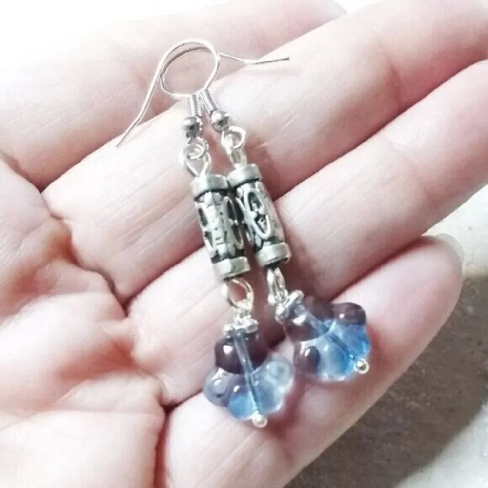 Pawprints! Pet Lovers Earrings!  Dog & Cat Lovers! - Picture 2 of 6
